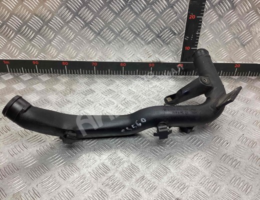 Патрубок интеркулера Volkswagen Passat B5+ (3B) 2000-2005 рестайлинг  Volkswagen Passat Passat B5+ (3B) 2000-2005 рестайлинг