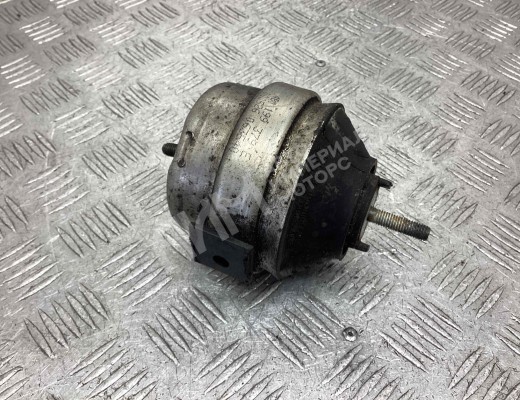 Подушка крепления двигателя Audi A6 C5 (4B) 1997-2001  Audi A6 A6 C5 (4B) 1997-2001