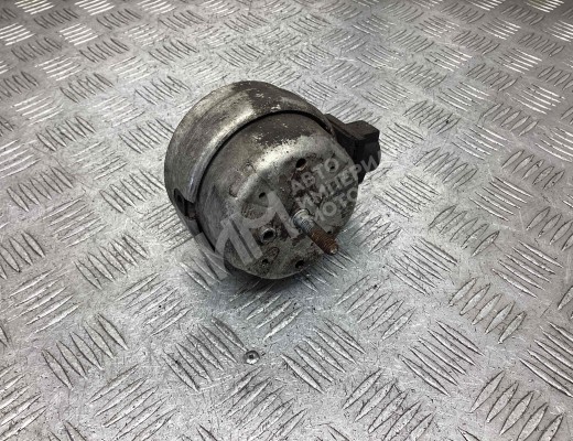 Подушка крепления двигателя Audi A6 C5 (4B) 1997-2001  Audi A6 A6 C5 (4B) 1997-2001