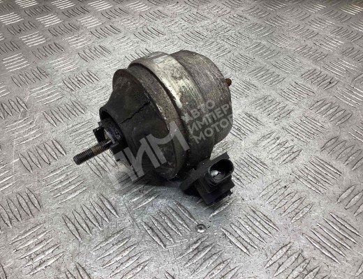 Подушка крепления двигателя Audi A6 C5 (4B) 1997-2001  Audi A6 A6 C5 (4B) 1997-2001