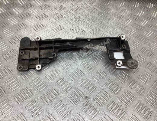 Кронштейн радиатора Volkswagen Passat B6 (3C) 2005-2010  Volkswagen Passat Passat B6 (3C) 2005-2010