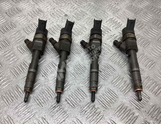 Форсунка Nissan Primera III (P12) 2002-2008  Nissan Primera Primera III (P12) 2002-2008