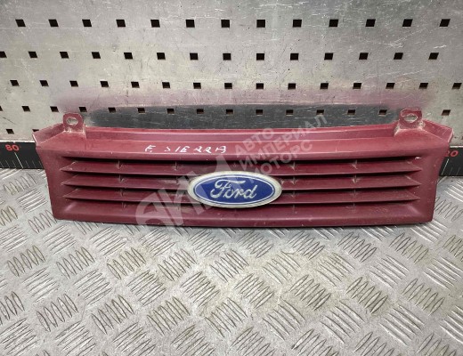 Решетка радиатора Ford     