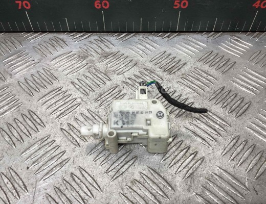 Активатор замка багажника Volkswagen Golf IV (1J) 1997-2004  Volkswagen Golf Golf IV (1J) 1997-2004