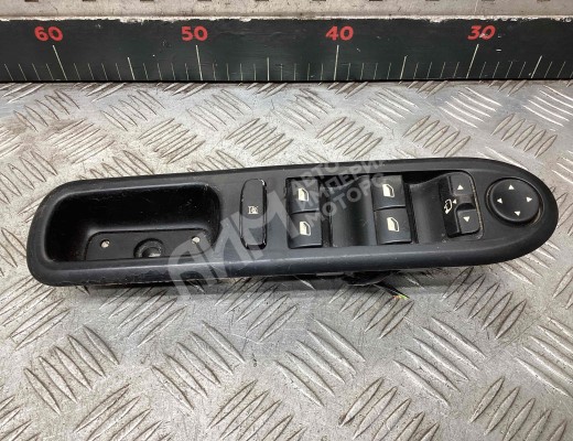 Блок управления стеклоподъемниками Peugeot 407 2004-2010  Peugeot 407 407 2004-2010