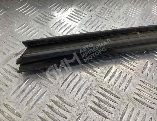 Молдинг стекла двери передней правой внутренний Dodge Stratus II 2000-2003  Dodge Stratus Stratus II 2000-2003