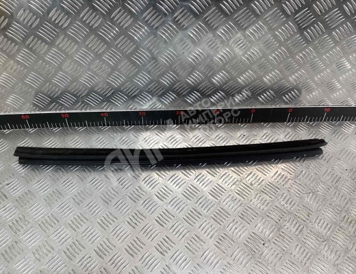 Молдинг стекла двери передней правой внутренний Dodge Stratus II 2000-2003  Dodge Stratus Stratus II 2000-2003