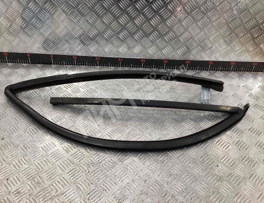 Уплотнитель двери передней правой Chrysler Voyager IV (RG) 2001-2008  Chrysler Voyager Voyager IV (RG) 2001-2008