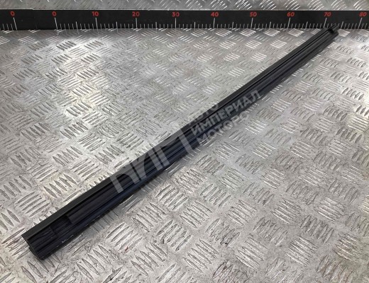 Молдинг стекла двери передней правой внутренний Chrysler Voyager IV (RG) 2001-2008  Chrysler Voyager Voyager IV (RG) 2001-2008