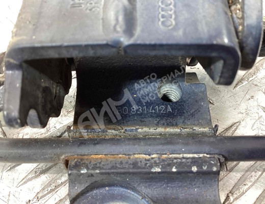Петля двери передней правой Volkswagen Golf IV (1J) 1997-2004  Volkswagen Golf Golf IV (1J) 1997-2004