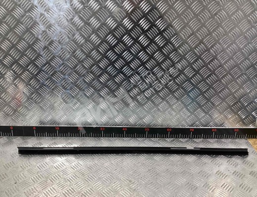 Уплотнитель стекла двери (бархотка) Volkswagen Golf IV (1J) 1997-2004  Volkswagen Golf Golf IV (1J) 1997-2004