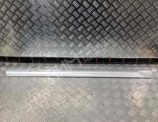 Молдинг двери передней правой Opel Zafira A 2003-2005 рестайлинг  Opel Zafira Zafira A 2003-2005 рестайлинг