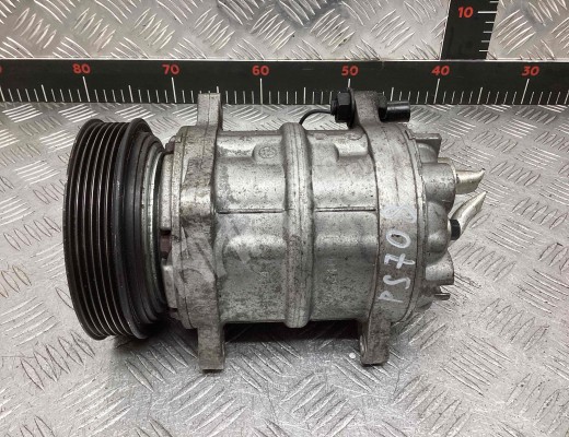 Компрессор кондиционера Volvo V40 I (VW) 1995-2000  Volvo V40 V40 I (VW) 1995-2000