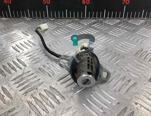 Личинка замка багажника Mazda Premacy I (CP) 1999-2005  Mazda Premacy Premacy I (CP) 1999-2005