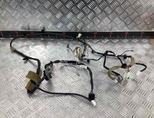 Проводка крышки багажника Mazda Premacy I (CP) 1999-2005  Mazda Premacy Premacy I (CP) 1999-2005