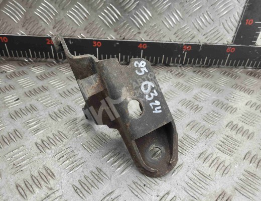 Кронштейн двигателя Volkswagen Golf III (1H) 1991-1997  Volkswagen Golf Golf III (1H) 1991-1997