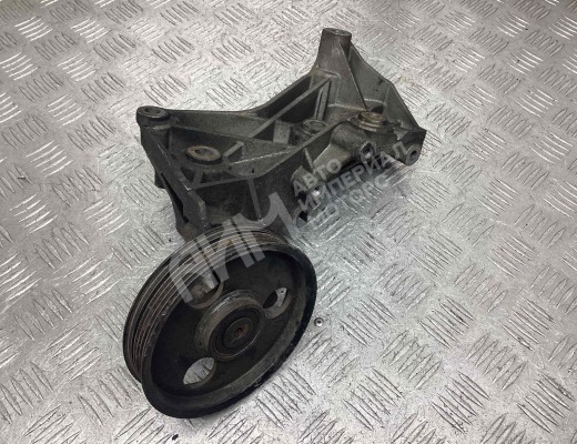 Кронштейн генератора Nissan Almera II (N16) 2000-2006  Nissan Almera Almera II (N16) 2000-2006