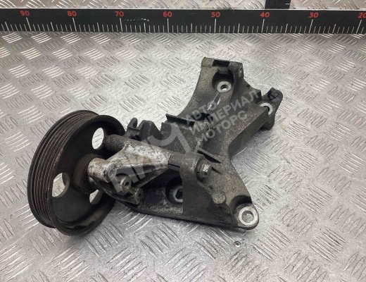 Кронштейн генератора Nissan Almera II (N16) 2000-2006  Nissan Almera Almera II (N16) 2000-2006