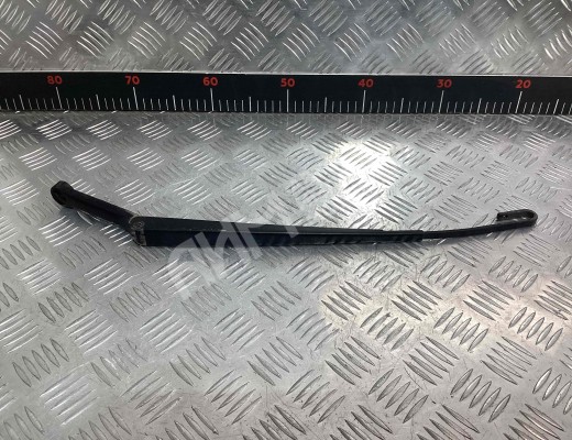 Щеткодержатель (поводок стеклоочистителя, дворник) Audi A4 B5 (8D) 1999-2001 рестайлинг  Audi A4 A4 B5 (8D) 1999-2001 рестайлинг