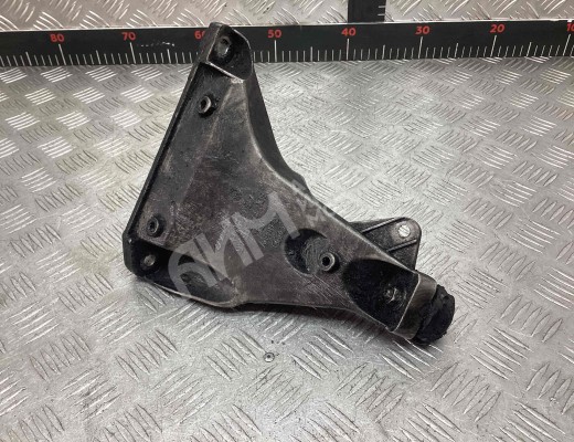Кронштейн двигателя Volkswagen Passat B5+ (3B) 2000-2005 рестайлинг  Volkswagen Passat Passat B5+ (3B) 2000-2005 рестайлинг