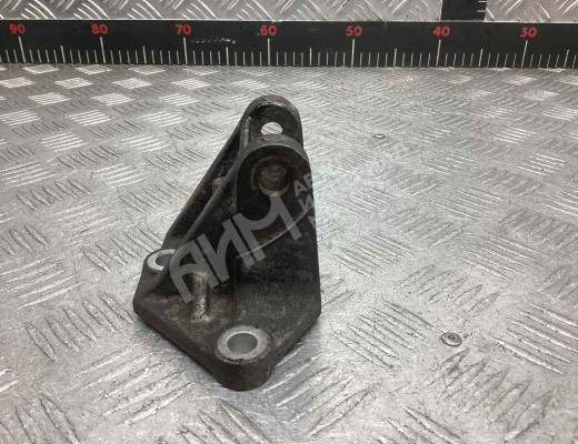 Кронштейн двигателя Mazda Premacy I (CP) 1999-2005  Mazda Premacy Premacy I (CP) 1999-2005