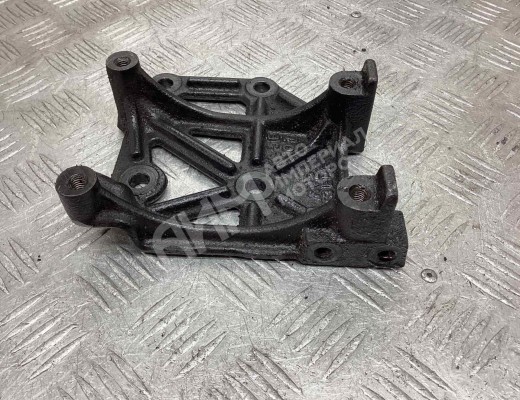 Кронштейн компрессора кондиционера Kia Carnival I (GQ) 1998-2006  Kia Carnival Carnival I (GQ) 1998-2006