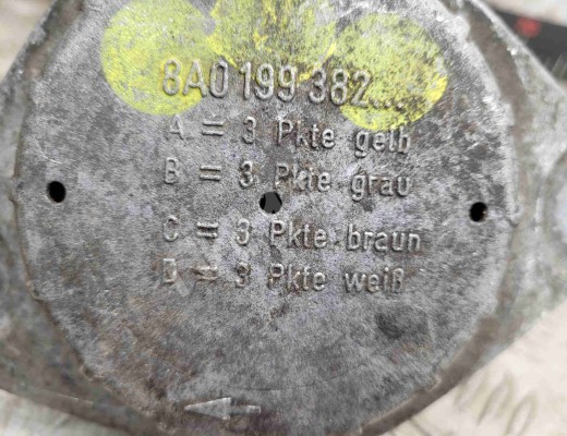 Подушка крепления двигателя Audi 80 B4 (8C) 1991-1995  Audi 80 80 B4 (8C) 1991-1995