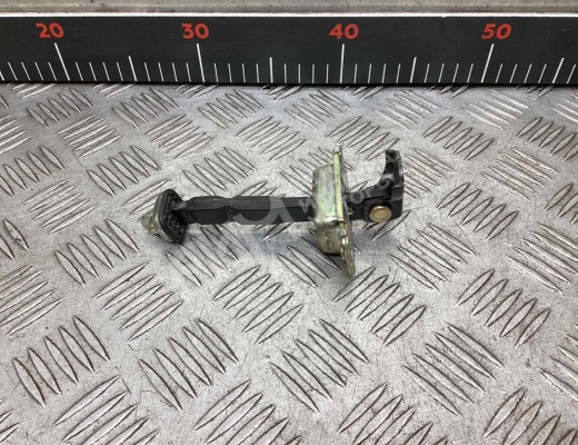 Ограничитель открывания двери задней Mazda 6 I (GG) 2002-2005  Mazda 6 6 I (GG) 2002-2005