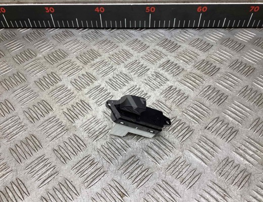 Кнопка стеклоподъемника заднего левого Mazda 6 I (GG) 2002-2005  Mazda 6 6 I (GG) 2002-2005