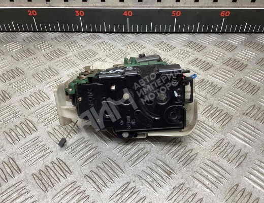 Замок двери передней левой Volkswagen Passat B5+ (3B) 2000-2005 рестайлинг  Volkswagen Passat Passat B5+ (3B) 2000-2005 рестайлинг
