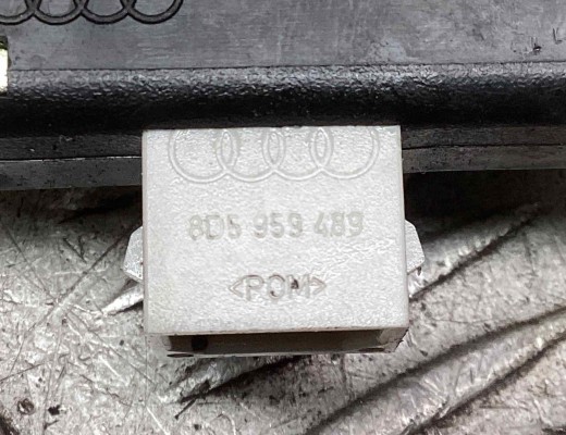 Замок багажника Audi A4 B5 (8D) 1994-1999  Audi A4 A4 B5 (8D) 1994-1999