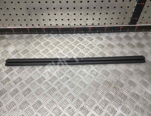 Молдинг стекла двери передней правой внутренний Mitsubishi Outlander XL II (CW) 2007-2012  Mitsubishi Outlander Outlander XL II (CW) 2007-2012