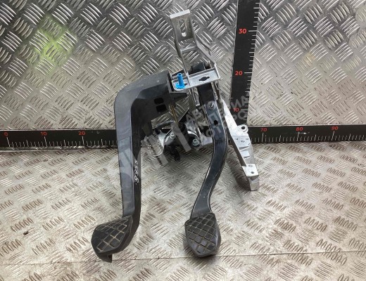 Узел педальный (блок педалей) Audi A4 B6 (8EC, 8E5) 2000-2004  Audi A4 A4 B6 (8EC, 8E5) 2000-2004