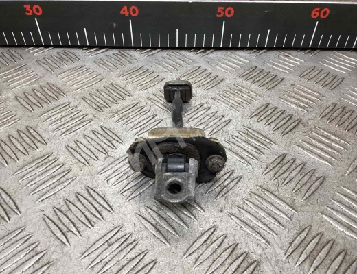 Ограничитель открывания двери задней Ford Focus I 2001-2005 рестайлинг  Ford Focus Focus I 2001-2005 рестайлинг
