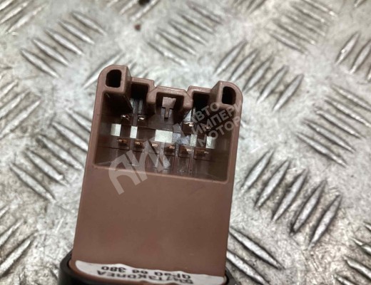Кнопка стеклоподъемника заднего правого Mazda 6 I (GG) 2002-2005  Mazda 6 6 I (GG) 2002-2005