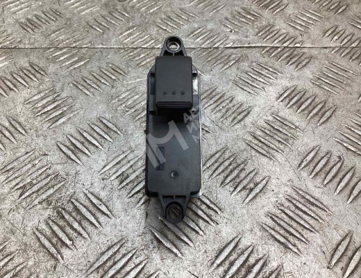 Кнопка стеклоподъемника заднего правого Mazda 6 I (GG) 2002-2005  Mazda 6 6 I (GG) 2002-2005