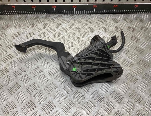 Педаль сцепления Volkswagen Caddy III (2K) 2004-2010  Volkswagen Caddy Caddy III (2K) 2004-2010