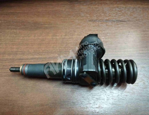 Форсунка Volkswagen Passat B5+ (3B) 2000-2005 рестайлинг  Volkswagen Passat Passat B5+ (3B) 2000-2005 рестайлинг