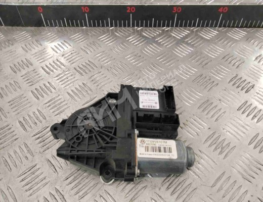 Моторчик стеклоподъемника передний левый Skoda Octavia A5 (1Z) 2008-2013 рестайлинг  Skoda Octavia Octavia A5 (1Z) 2008-2013 рестайлинг