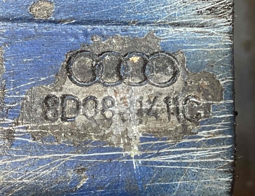 Петля двери передней левой Audi A4 B5 (8D) 1994-1999  Audi A4 A4 B5 (8D) 1994-1999