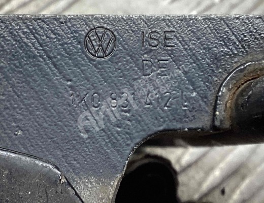 Петля двери передней правой Volkswagen Golf V (1K) 2004-2009  Volkswagen Golf Golf V (1K) 2004-2009