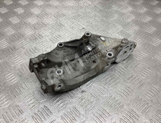 Кронштейн генератора Volvo V50 (MW) 2003-2007  Volvo V50 V50 (MW) 2003-2007