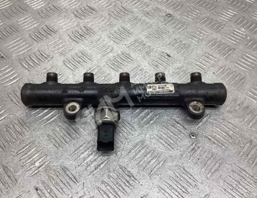 Топливная рампа Volvo V50 (MW) 2003-2007  Volvo V50 V50 (MW) 2003-2007