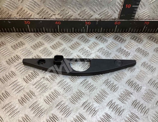 Обшивка крышки багажника BMW 3-Series (E46) 2001-2005 рестайлинг  BMW 3-Series 3-Series (E46) 2001-2005 рестайлинг