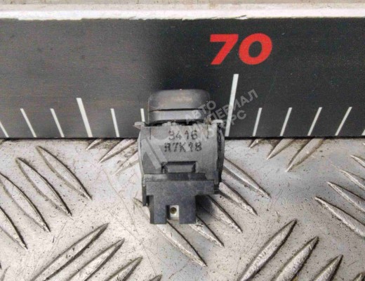 Кнопка стеклоподъемника переднего правого Citroen Xantia (X1) 1992-1998  Citroen Xantia Xantia (X1) 1992-1998
