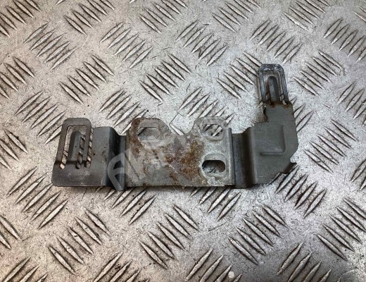 Кронштейн Chrysler Voyager IV (RG) 2001-2008  Chrysler Voyager Voyager IV (RG) 2001-2008