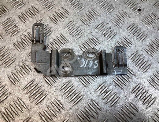 Кронштейн Chrysler Voyager IV (RG) 2001-2008  Chrysler Voyager Voyager IV (RG) 2001-2008