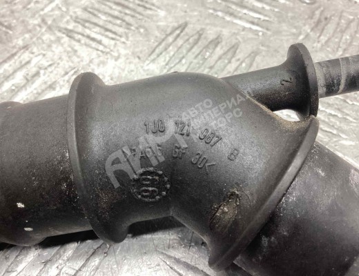 Фланец (тройник) системы охлаждения Volkswagen Golf IV (1J) 1997-2004  Volkswagen Golf Golf IV (1J) 1997-2004