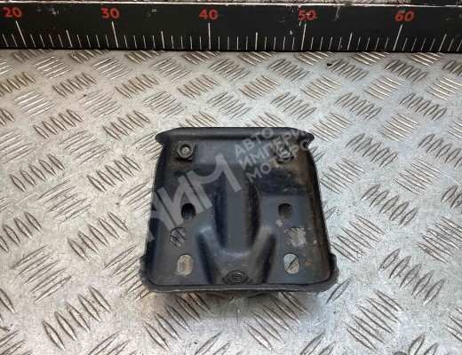 Кронштейн усилителя бампера переднего (домик) Audi 100 C3 1982-1991  Audi 100 100 C3 1982-1991