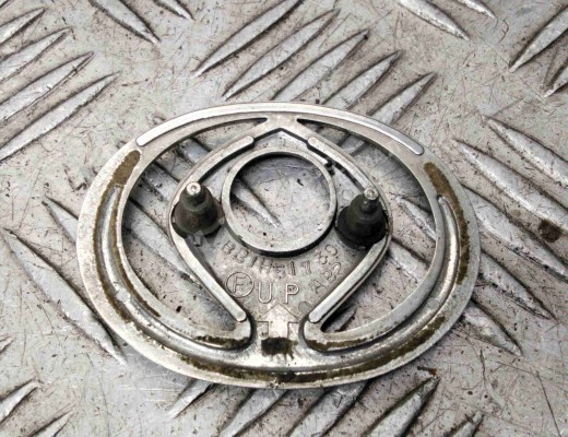 Эмблема Mazda 323 V (BA) 1994-1998  Mazda 323 323 V (BA) 1994-1998